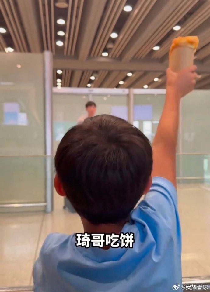 子手上躺了, 比我吃的都