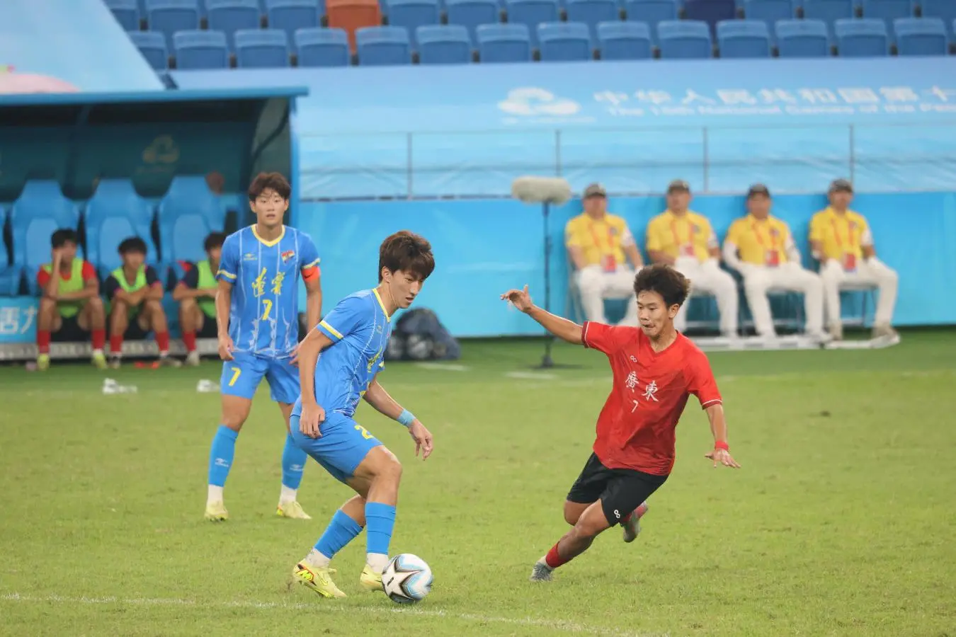 深圳鏖战三, 拿下小组赛